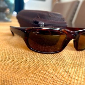Maui Jim Stingray sunglasses with case